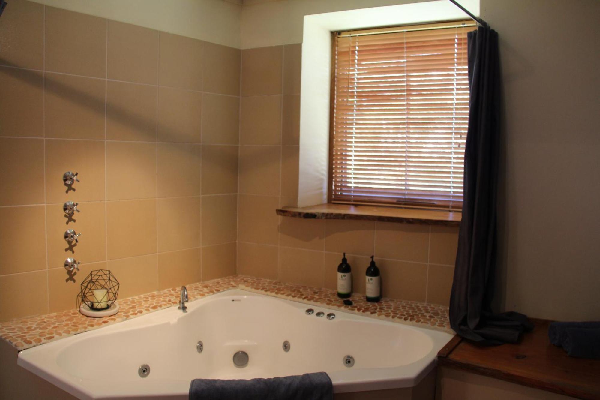Peppermint Ridge Retreat Hotel Woodbridge Room photo